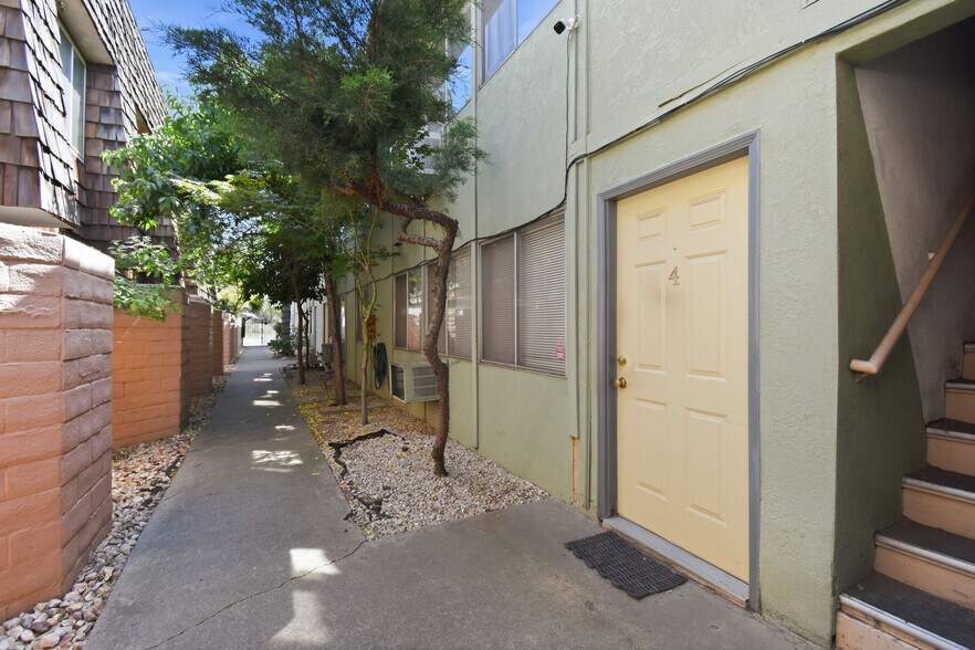 More Photos Of 2823 U St, Sacramento Apartments For Sale