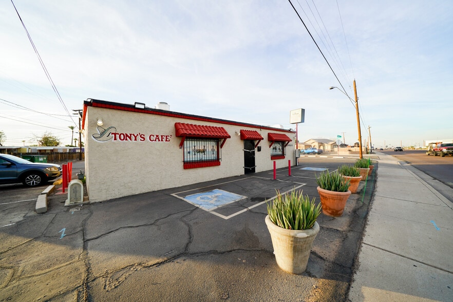 More Photos Of 301 W Main St, Avondale Restaurant For Lease