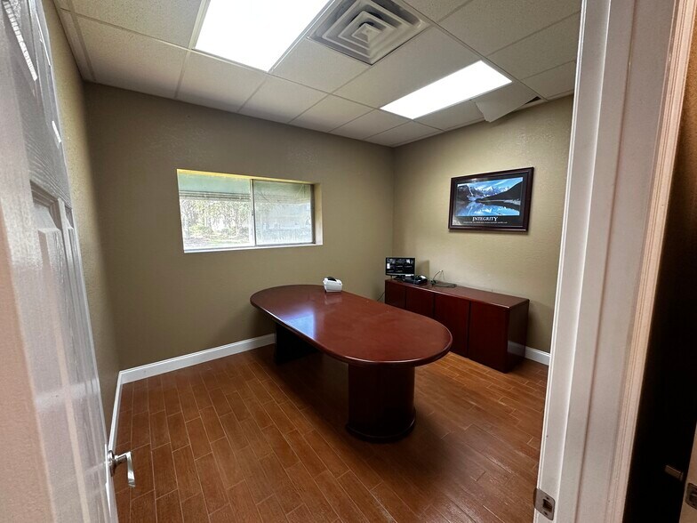 More Photos Of 2303 58th Ave E, Bradenton Light Manufacturing For Lease