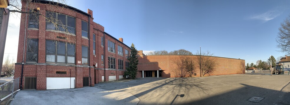 Primary Photo Of 105 E High St, Manheim Schools For Lease