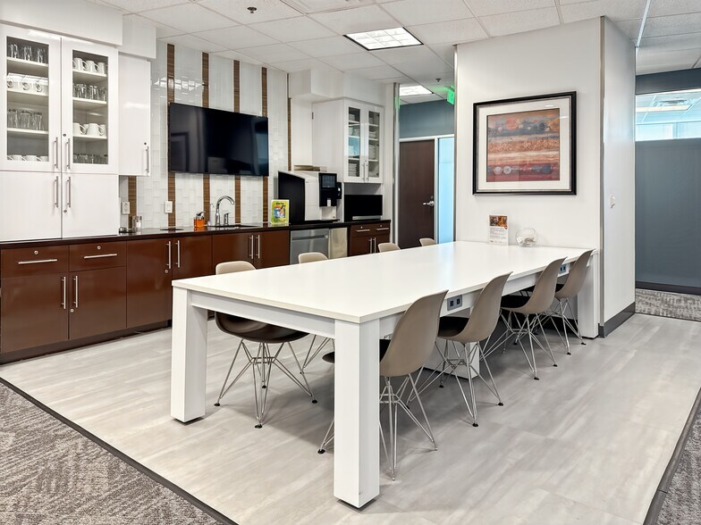 More Photos Of 2550 W Union Hills Dr, Phoenix Coworking Space