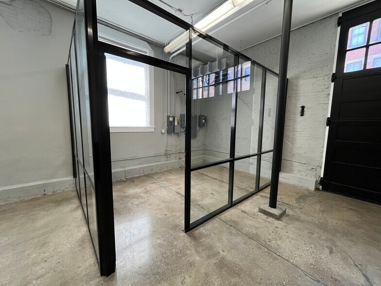 More Photos Of 14 W 15th St, Cincinnati Warehouse For Lease