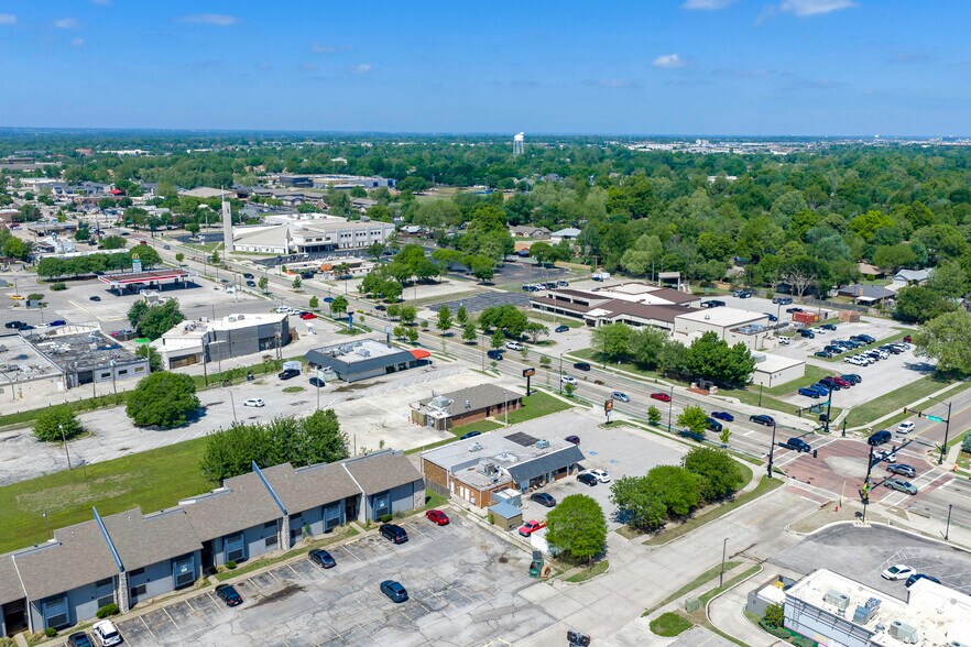 More Photos Of 1514 W Lindsey St, Norman Restaurant For Lease
