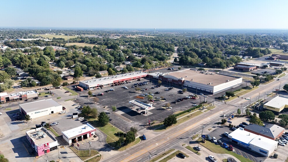 Primary Photo Of 1209-1249 E Alameda St, Norman Freestanding For Lease