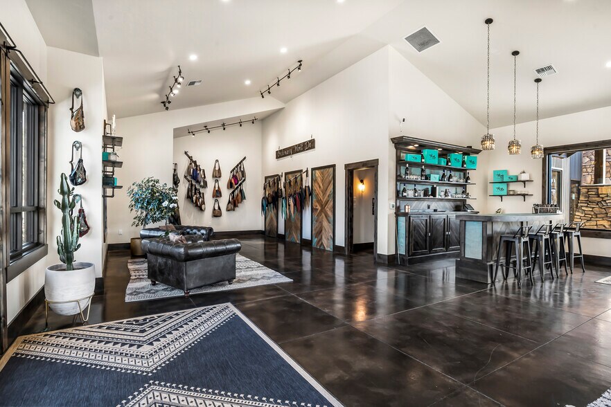 More Photos Of 19885 7th St, Bend Flex For Sale