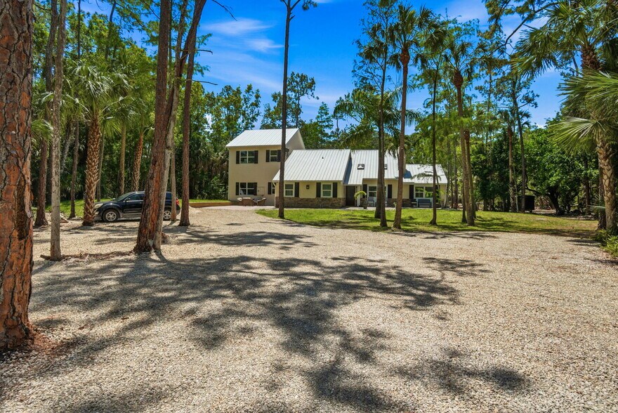 More Photos Of 4120 3rd Ave NW, Naples Apartments For Sale