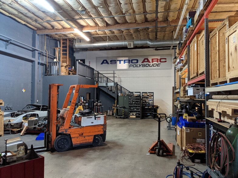 More Photos Of 435-437 N Varney St, Burbank Warehouse For Lease