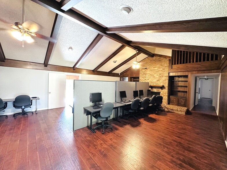 More Photos Of 722 E Wheatland Rd, Duncanville Office For Sale