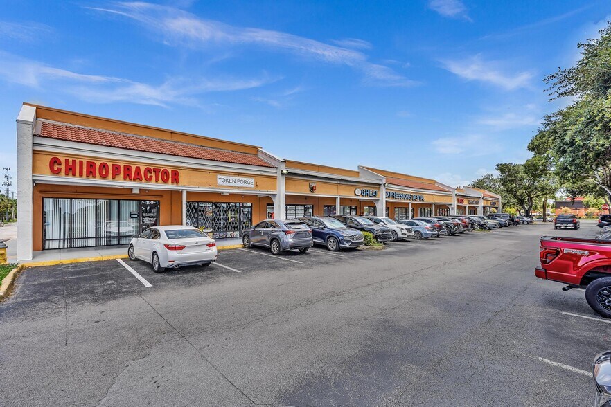 More Photos Of 8030-8384 N Pines Blvd, Pembroke Pines General Retail For Lease