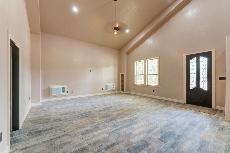 More Photos Of 4388 County Road 197, Alvin Specialty For Sale