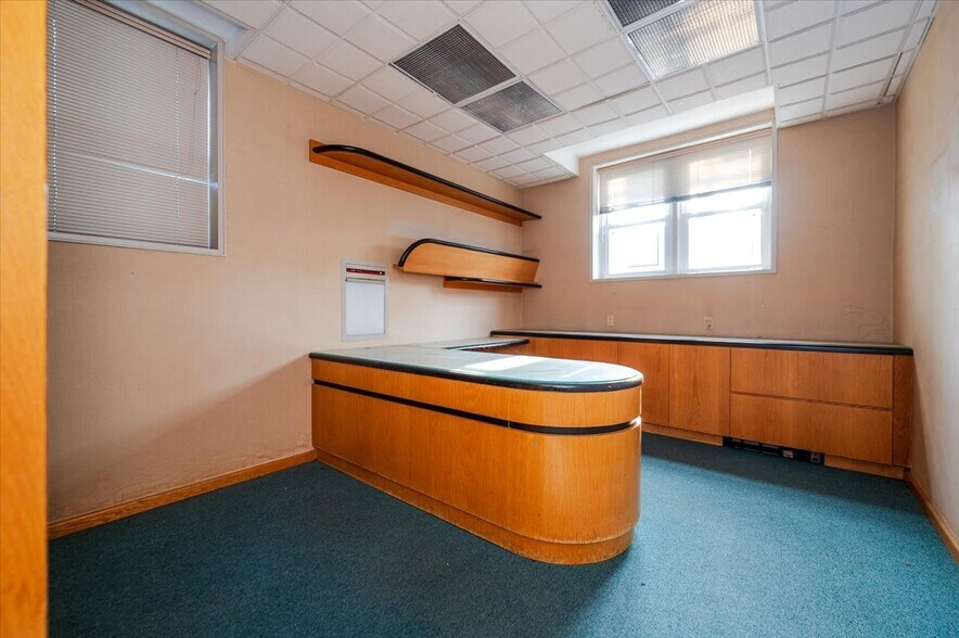 More Photos Of 195 N Village Ave, Rockville Centre Office For Sale