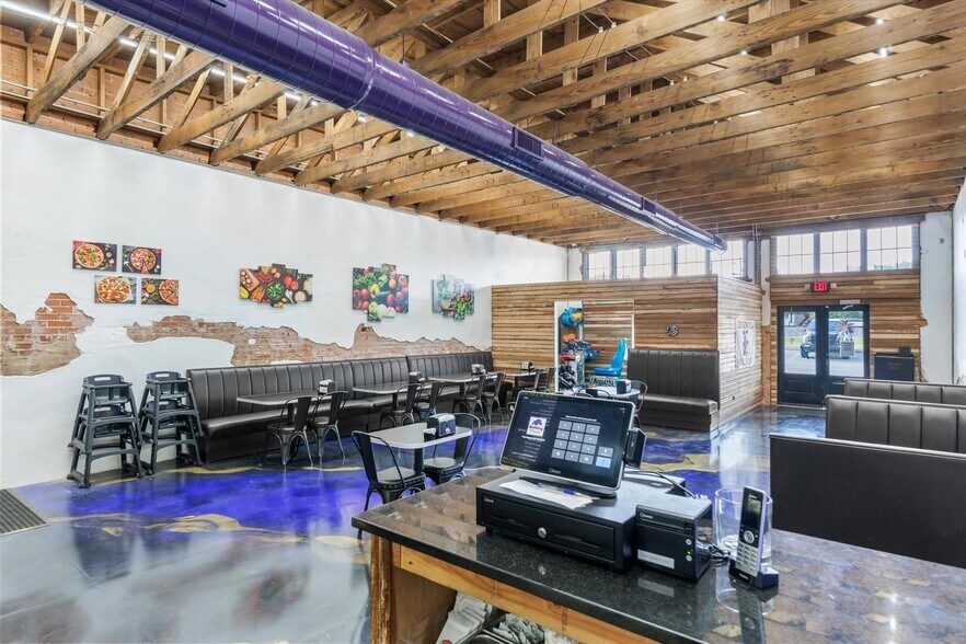 More Photos Of 111 NE Front St, Edgewood Storefront For Sale