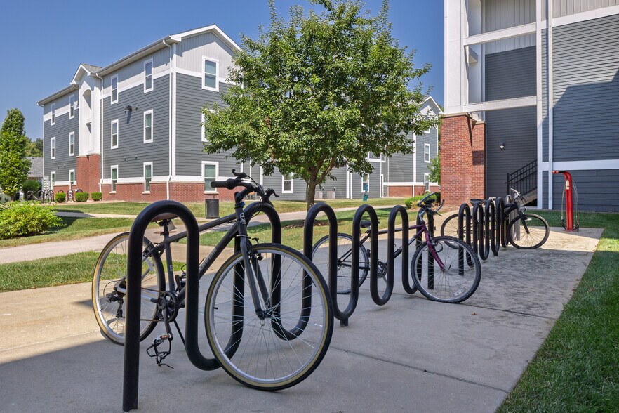 More Photos Of 1 Campus Edge Dr, Edwardsville Apartments For Sale