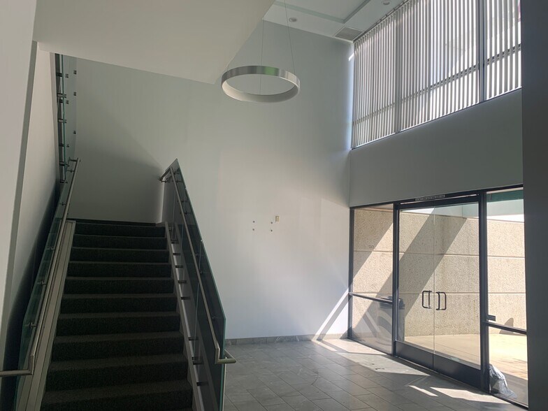 More Photos Of 1747 Wright Ave, La Verne Warehouse For Lease