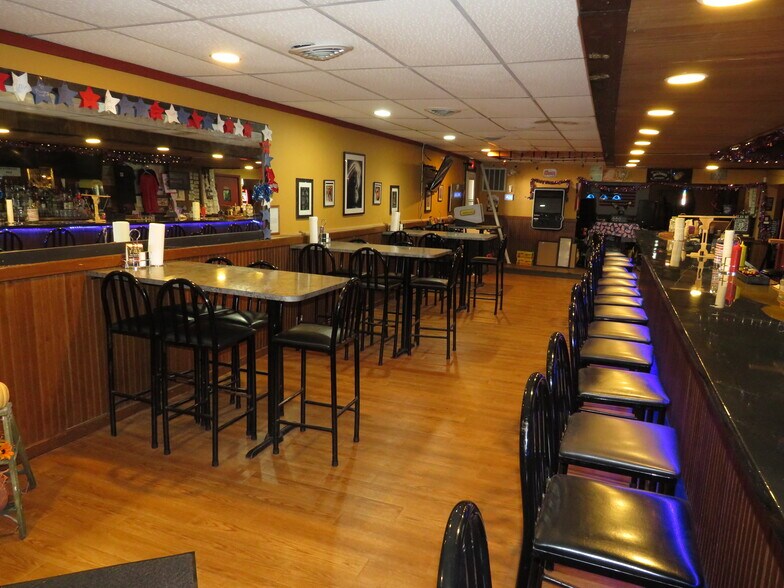 More Photos Of 316 N Main St, Seneca Bar For Sale