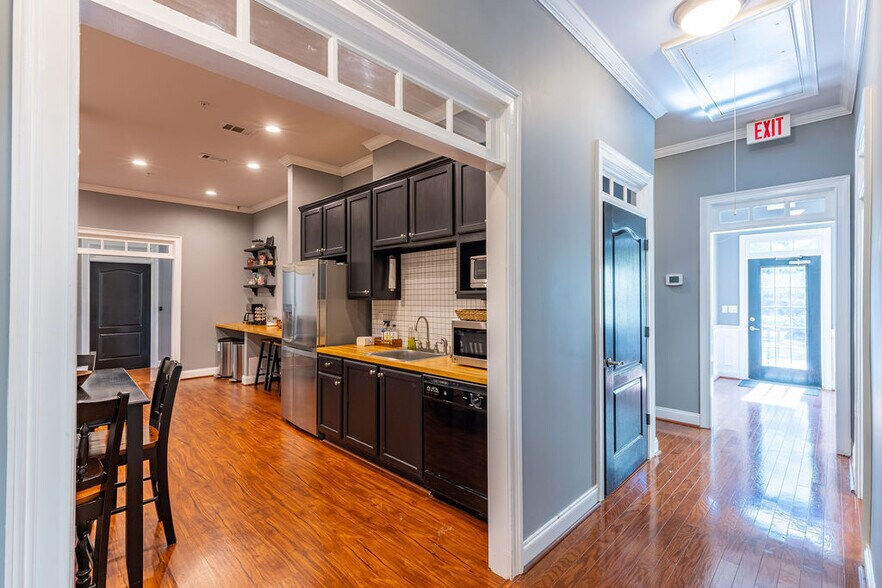 More Photos Of 3375 Chastain Gardens Dr, Kennesaw Office For Sale