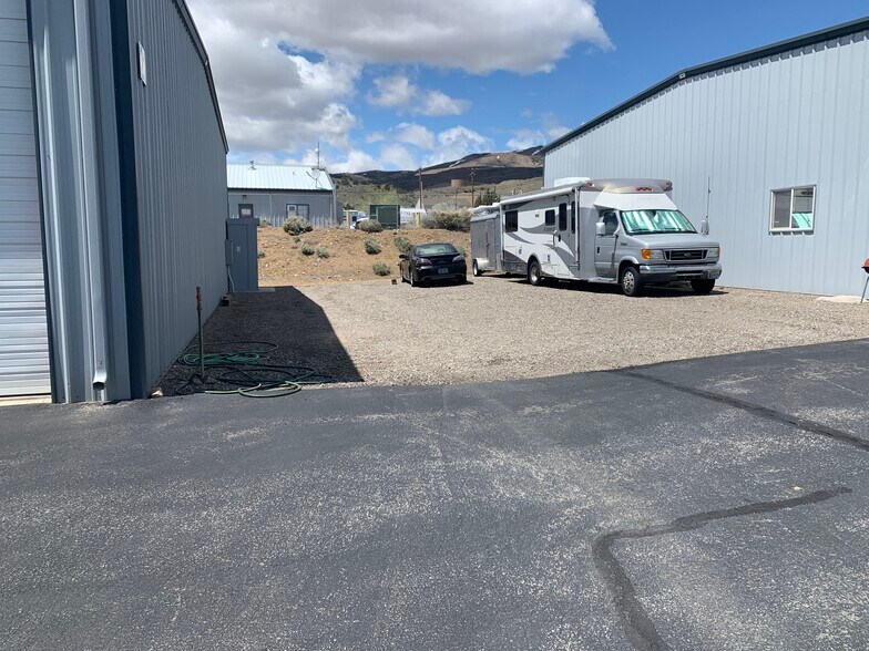 More Photos Of 21 Cygnet Dr, Mound House Distribution For Lease