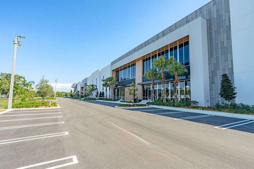 More Photos Of 311 Racetrack Loop, Pompano Beach Unknown For Lease