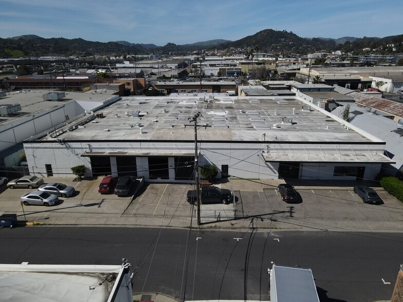 Primary Photo Of 17-25 Tiburon St, San Rafael Service For Lease