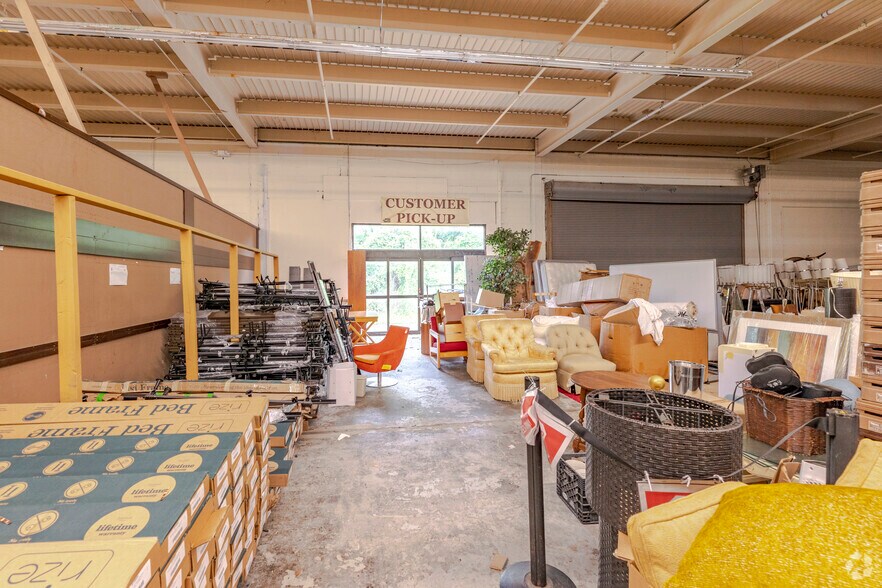 More Photos Of 855 Boston Post Rd, West Haven Freestanding For Lease