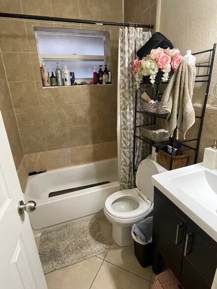 More Photos Of 2200 SW 42nd Ave, Fort Lauderdale Multifamily For Sale
