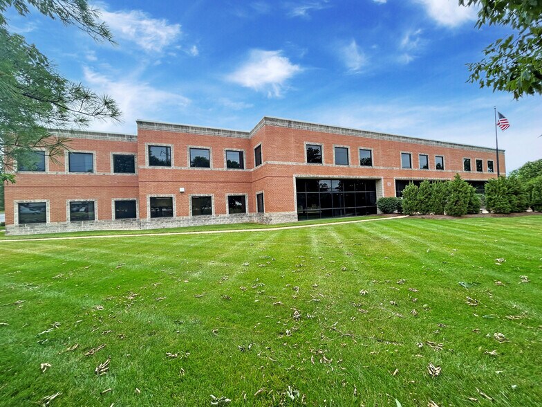 More Photos Of 1122 Town & Country Commons, Chesterfield Office For Sale