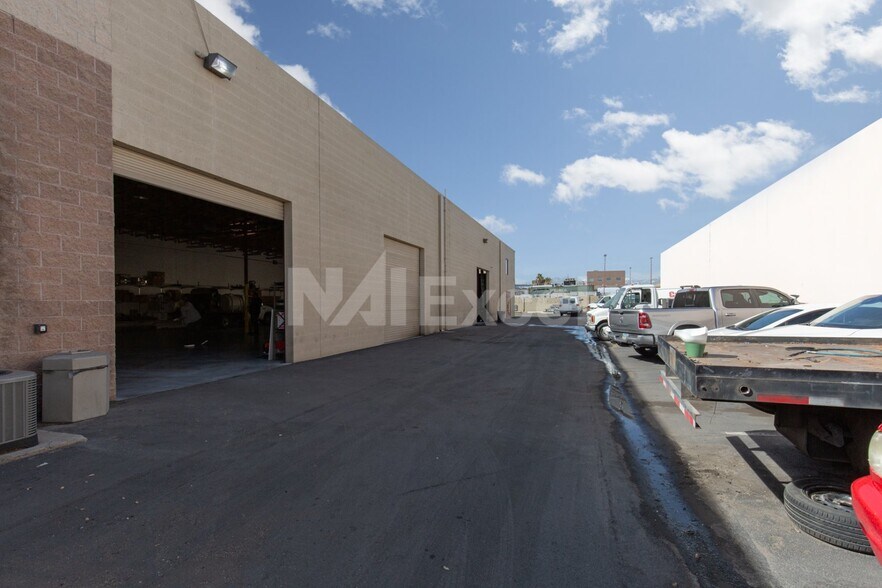 More Photos Of 2925 Brookspark Dr, North Las Vegas Warehouse For Sale