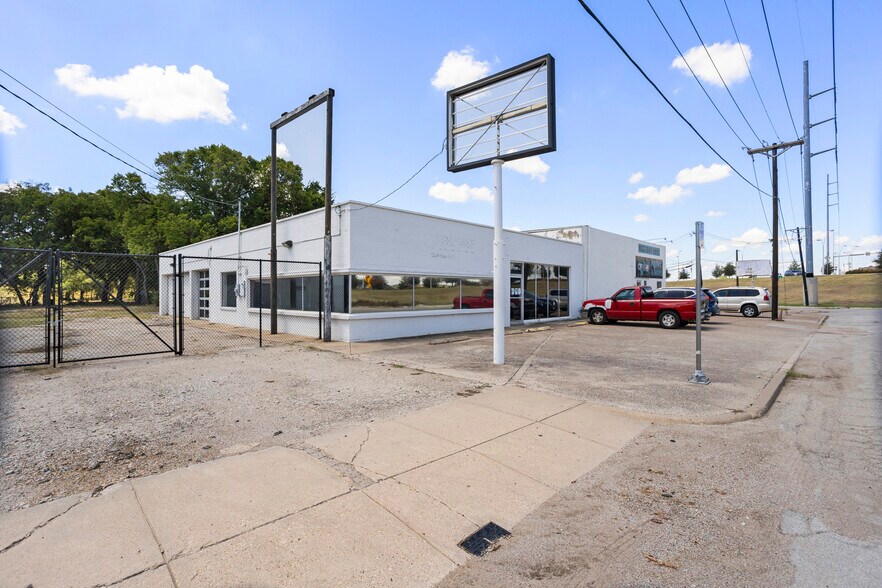 More Photos Of 1717 White Settlement Rd, Fort Worth Unknown For Sale