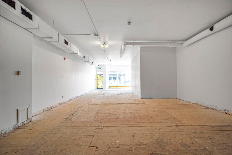 More Photos Of 6529 Boul Saint Laurent, Montréal General Retail For Lease