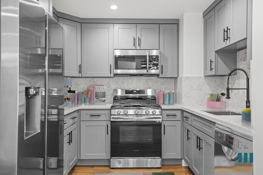 More Photos Of 2001 Penmar Ave, Venice Apartments For Sale