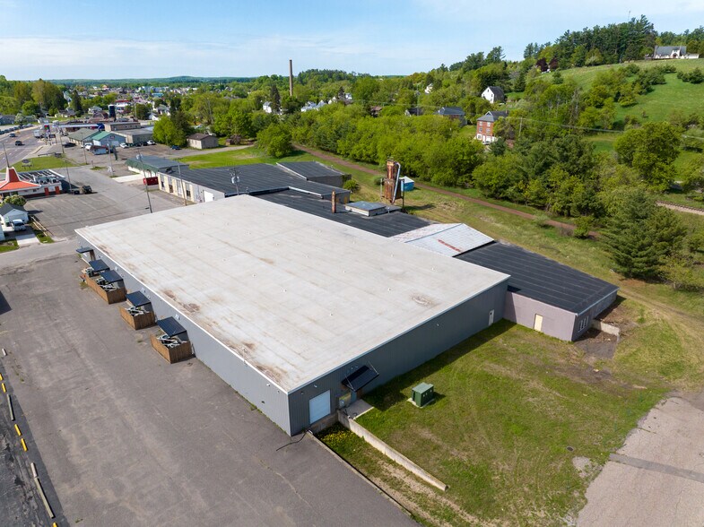 More Photos Of 106 E Smith St, Iron Mountain Distribution For Sale