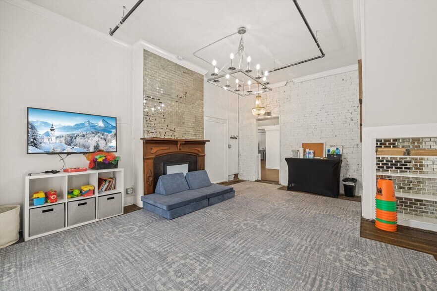 More Photos Of 236 2nd Ave S, Franklin Storefront Retail Office For Sale