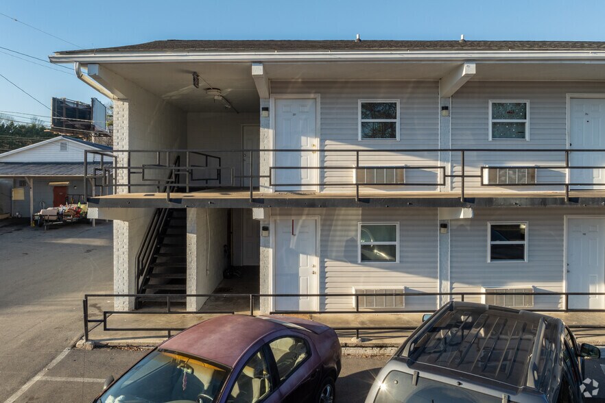 More Photos Of 1211 S Lee Hwy, Cleveland Apartments For Sale