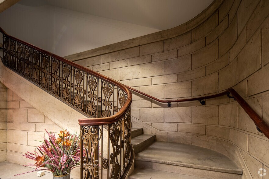 More Photos Of 366 E Broad St, Columbus Apartments For Lease