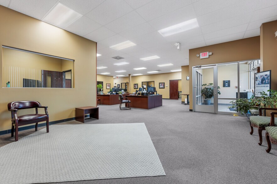 More Photos Of 8913-8923 Veterans Memorial Pky, O'Fallon Office Residential For Lease