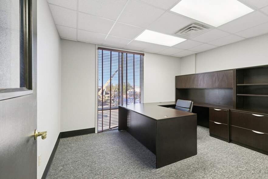 More Photos Of 1841 Enterprise Dr, Harvey Service For Lease