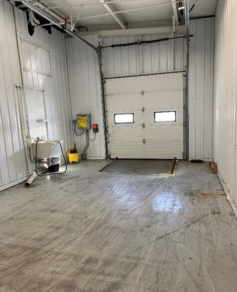 More Photos Of 3146 Market St, Green Bay Warehouse For Sale