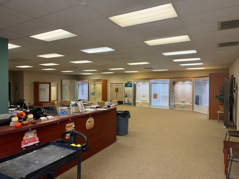 More Photos Of 182 Cleveland Crossing Dr, Garner Showroom For Lease