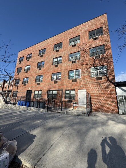 Primary Photo Of 3573 Laconia Ave, Bronx Apartments For Sale