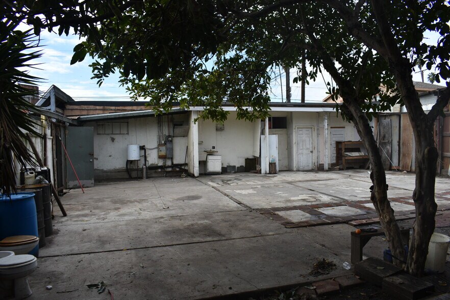 More Photos Of 615 E Manchester Ave, Los Angeles Land For Lease