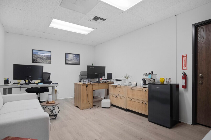 More Photos Of 6747 Odessa Ave, Van Nuys Office For Lease