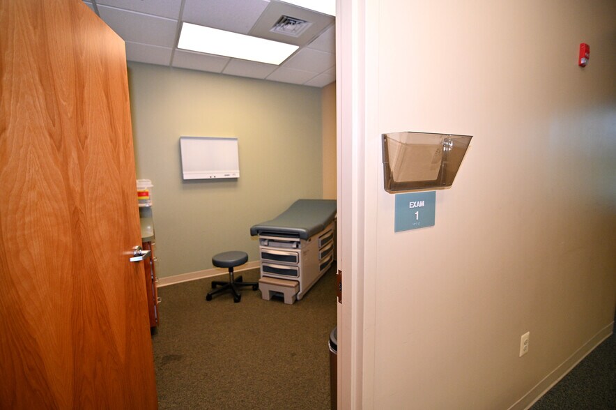 More Photos Of 2960 Technology Pl, Waldorf Research And Development For Lease