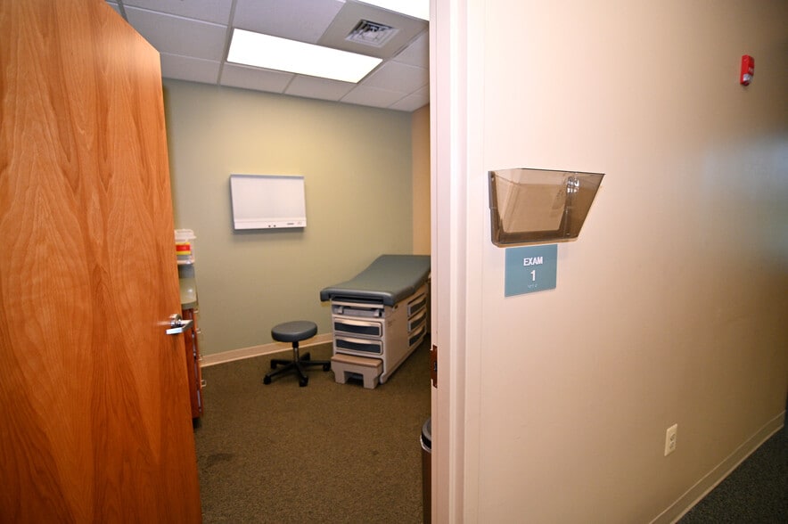 More Photos Of 2960 Technology Pl, Waldorf Research And Development For Lease