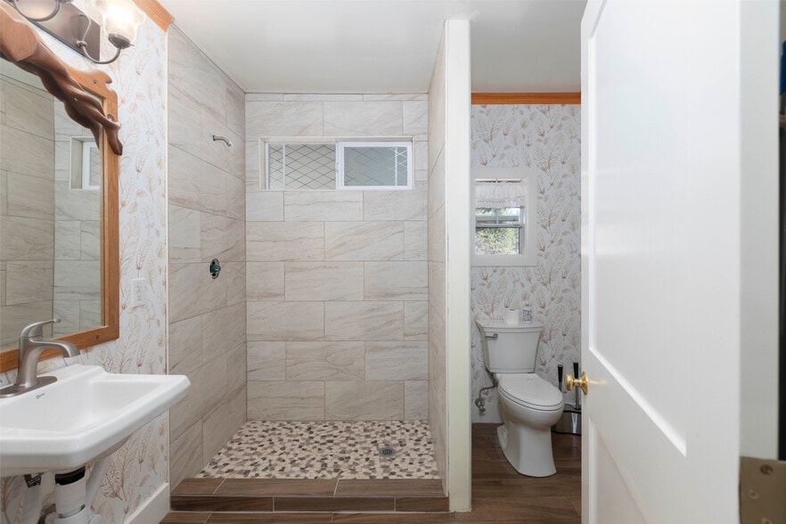 More Photos Of 18248 Redwood Hwy, Selma Apartments For Sale