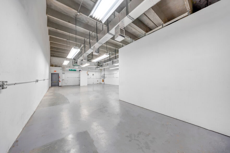 More Photos Of 2693 W 76th St, Hialeah Warehouse For Sale