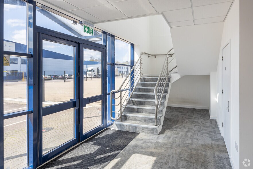 More Photos Of Laporte Way, Luton Distribution For Lease