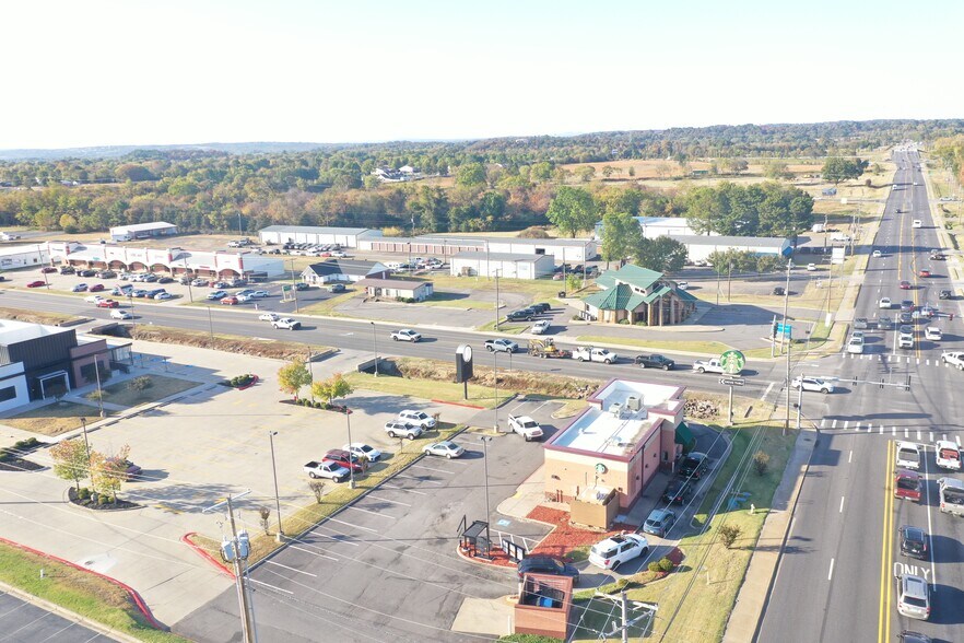 More Photos Of 2220 E Parkway, Russellville Freestanding For Sale