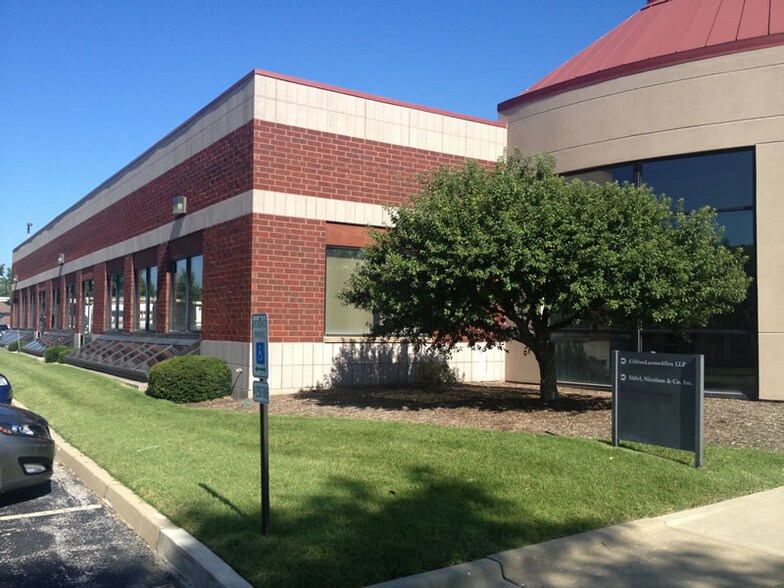 More Photos Of 1 Bronze Pointe Blvd, Swansea Office For Lease