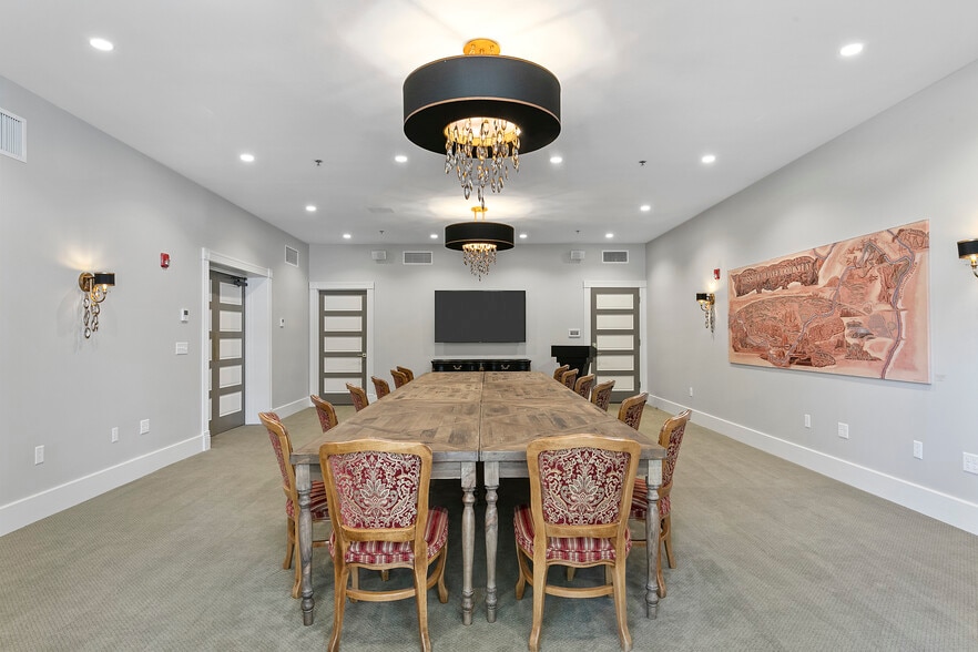 More Photos Of 3500 Saint Albans Rd, Saint Albans Hotel For Sale