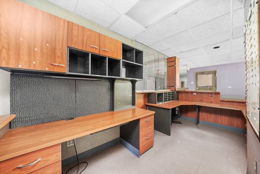 More Photos Of 2400 N Rockton Ave, Rockford Hospital For Lease